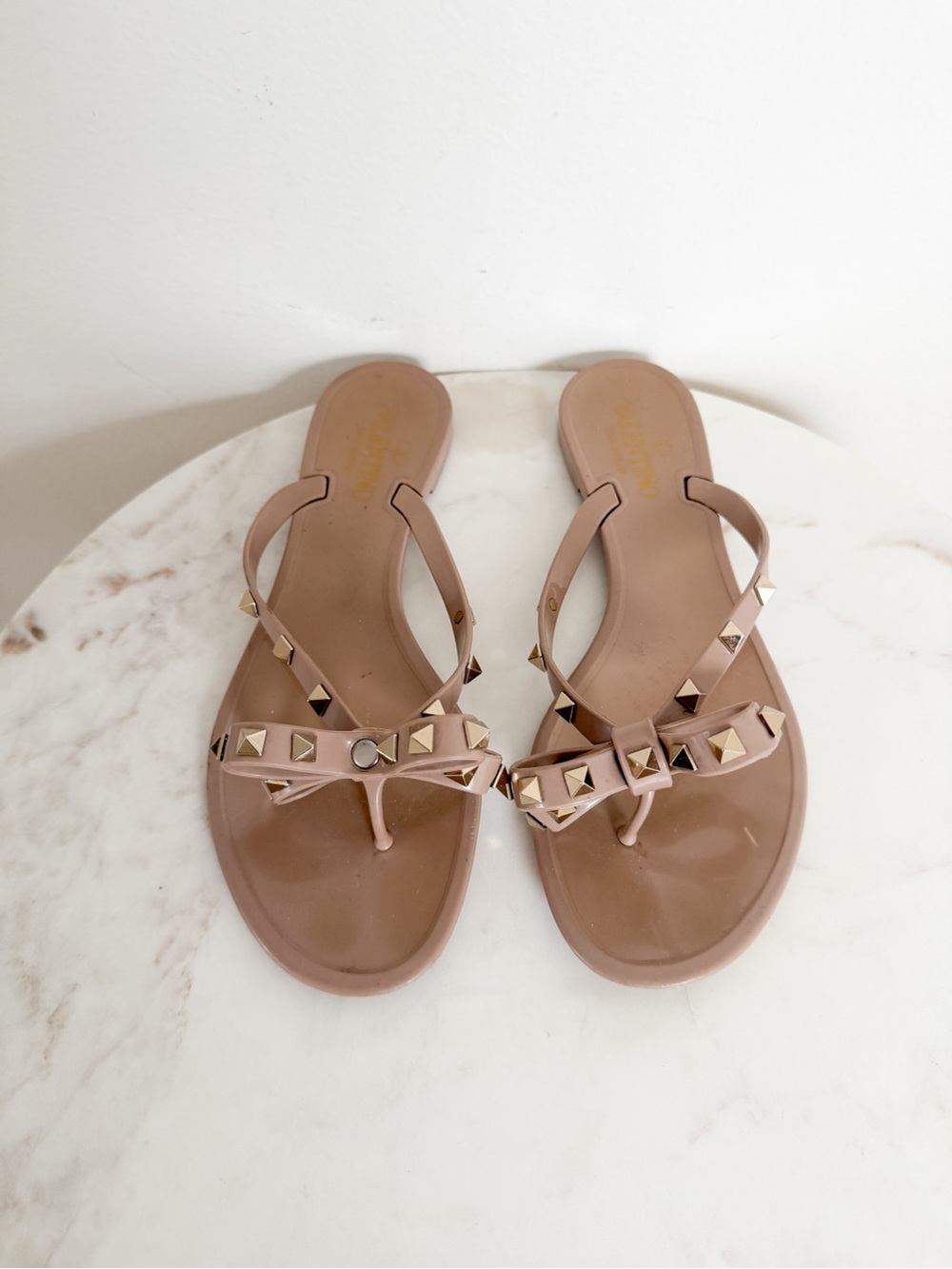 Valentino Garavani Rockstud Flat Thong Rubber Slippers Sandals Poudre Size 9 39 - Picture 9 of 13